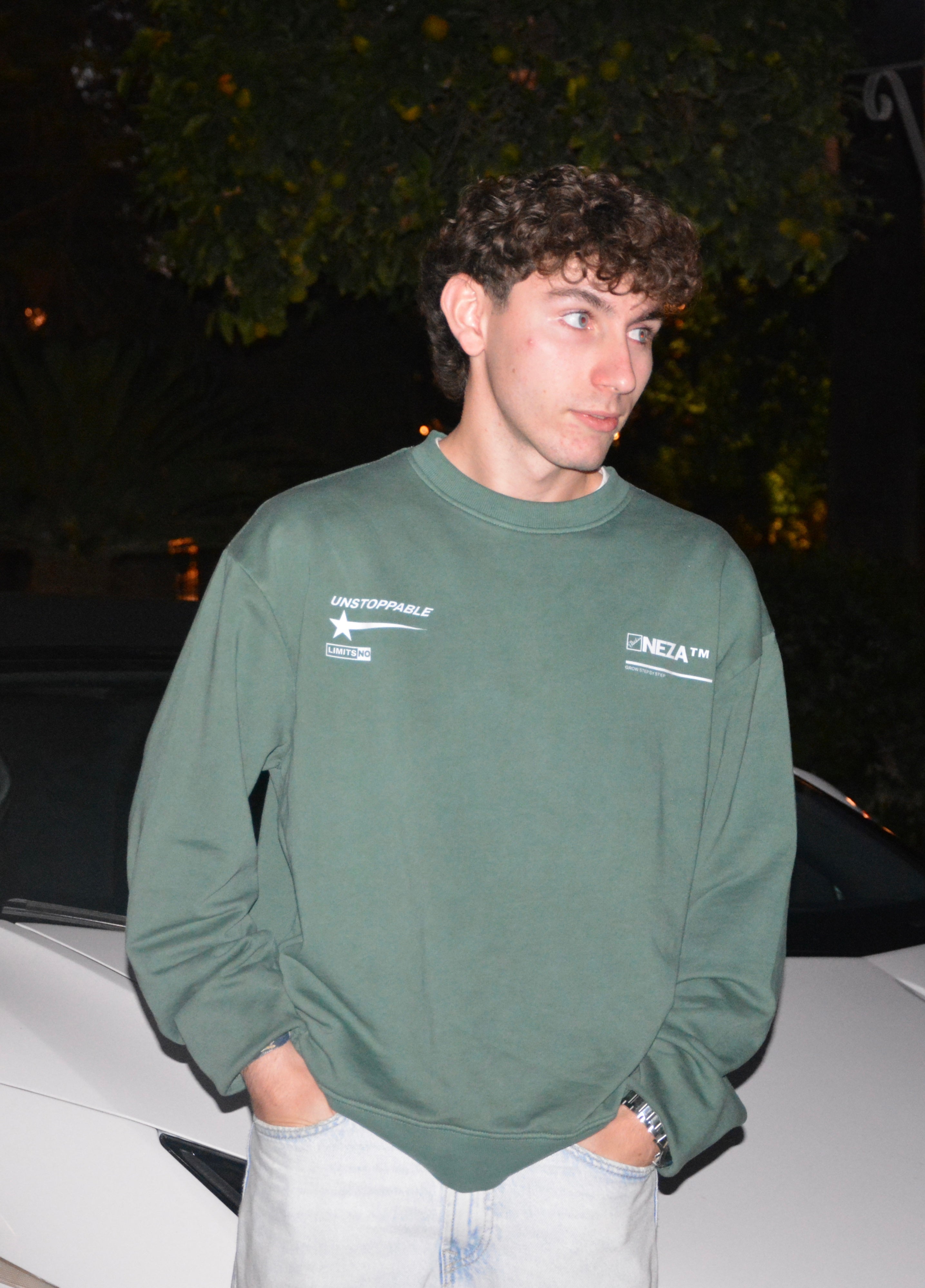 UNSTOPPABLE CREWNECK