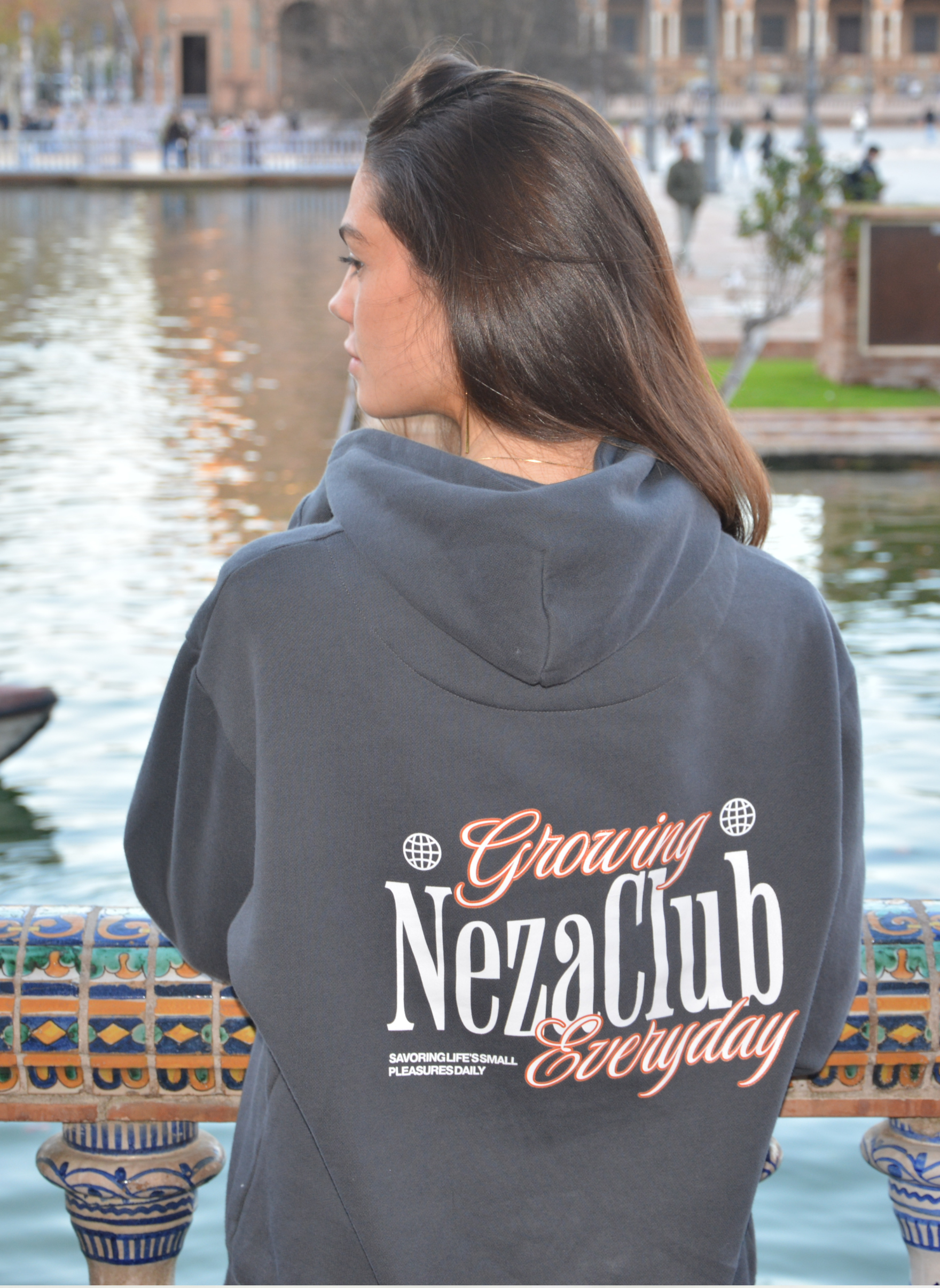 NEZA GROWING HOODIE